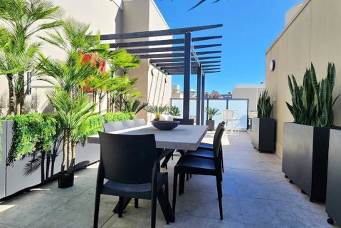 Penthouse With Private Terrace, Parking + 2 Pools - Accommodation Cooktown 1
