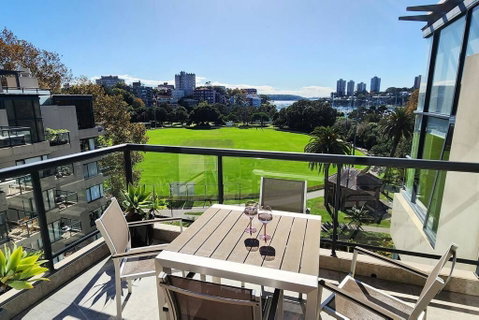 Penthouse With Private Terrace, Parking + 2 Pools - Accommodation Cooktown 2