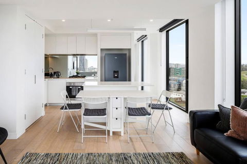 Perfect Haven In Spring Hill 2B1B And Parking - Accommodation Cooktown 1