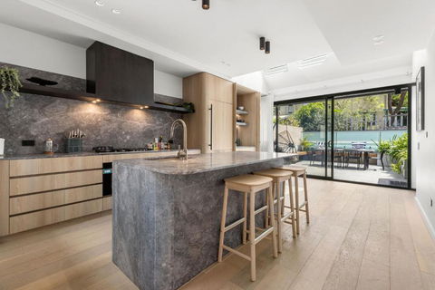 Perfect Vacation Home W Terrace & Private Garage - Accommodation Cooktown 0