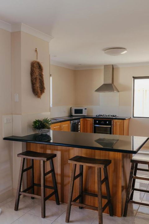 Pet Friendly Townhouse - Accommodation Cooktown 3
