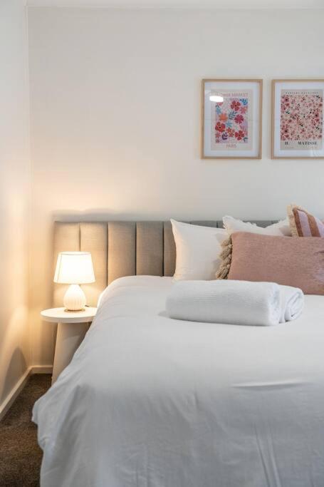 Petal And Bloom - 3BR Family CBD - Accommodation Cooktown 2