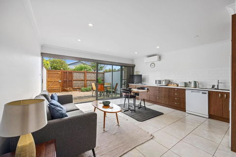 Petite Retreat - Accommodation Cooktown 2