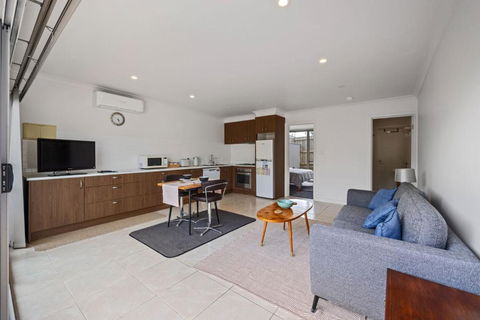 Petite Retreat - Accommodation Cooktown 3