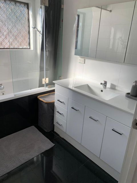Pets Welcome Central And Convenient - Accommodation Cooktown 2