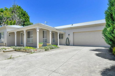 Piper St - CBD, Cosy Escape - Accommodation Cooktown 2