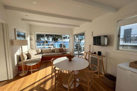 PIPI SHACK - Iconic Waterfront Shack Binalong Bay - Accommodation Cooktown 2