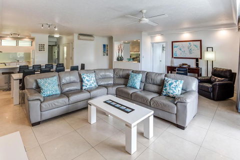 POINCIANA 101 HAMILTON ISLAND CENTRALLY LOCATED 3 BEDROOM, Plus BUGGY!! - Accommodation Cooktown 2