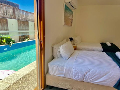 Poolside Apartment In Central Byron - Accommodation Cooktown 1
