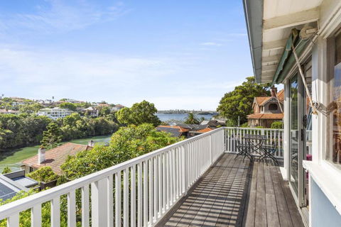 Poolside Stay - Close To Taronga Zoo & Luna Park - Accommodation Cooktown 0