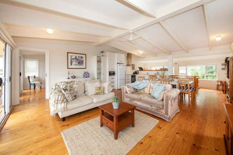 PORT WILLUNGA DREAMING A Beach Front Experience - Accommodation Cooktown 1