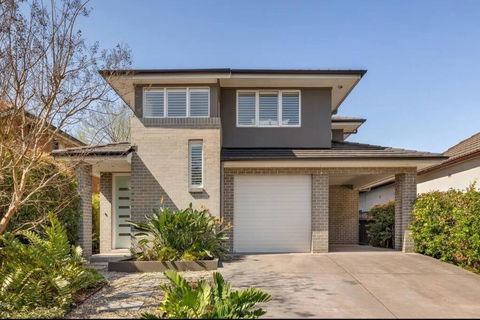 Quite Luxurious House With Pool 220m To Railway Station - Accommodation Cooktown 1