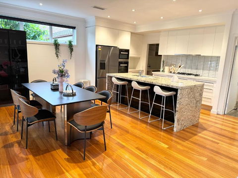 Quite Luxurious House With Pool 220m To Railway Station - Accommodation Cooktown 3