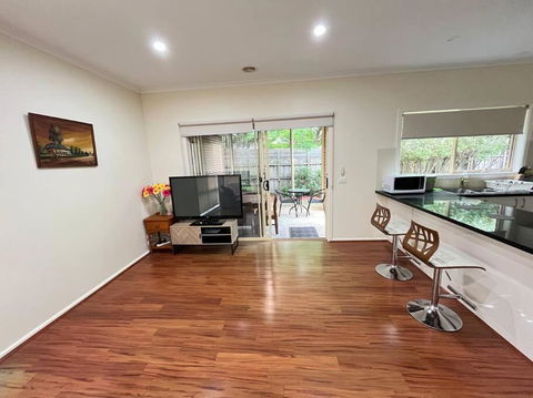 Quiet Family Home Near Knox, Caribbean Gardens - Accommodation Cooktown 3