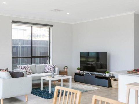 Putters Paradise 25-30 Troon Drive - Accommodation Cooktown 1