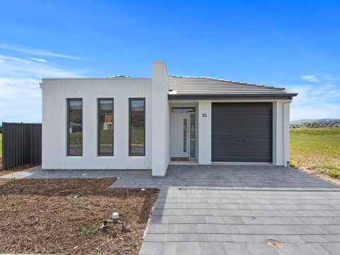 Putters Paradise 25-30 Troon Drive - Accommodation Cooktown 0