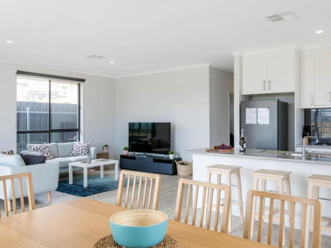 Putters Paradise 25-30 Troon Drive - Accommodation Cooktown 2