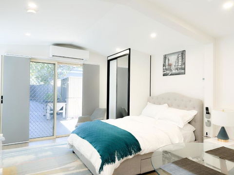 Private, Local Living Studio In Mascot, Airport - Accommodation Cooktown 0