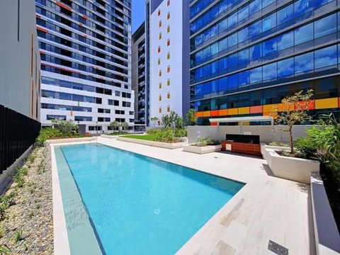 Private Bedroom & Bathroom In Shared Inner Brisbane Apartment - Accommodation Cooktown 0