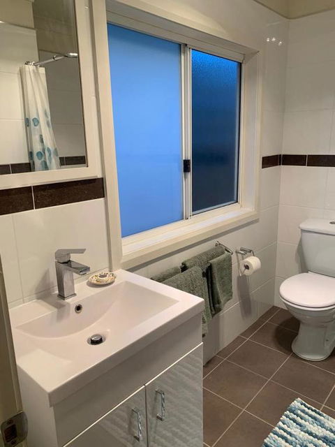 Private Room With Ensuite - Accommodation Cooktown 3