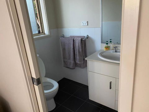 Private Room With Ensuite And Parking Close To Wollongong CBD - Accommodation Cooktown 3