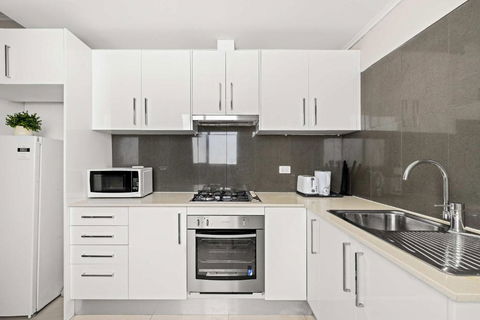 Private Single Room - Conveniently Located At Glebe - Shared Bathroom - Accommodation Cooktown 3