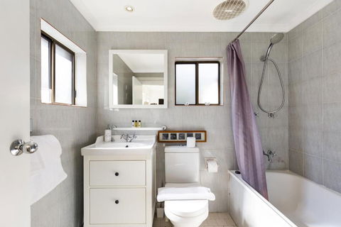 Pyrmont Self-Contained Terrace House (64 BUL) - Accommodation Cooktown 3