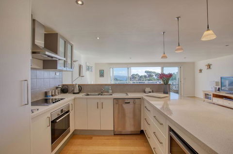 Quarterdeck Apartment - Accommodation Cooktown 3