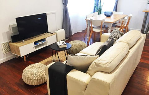 Quick Stroll To The City - Accommodation Cooktown 3