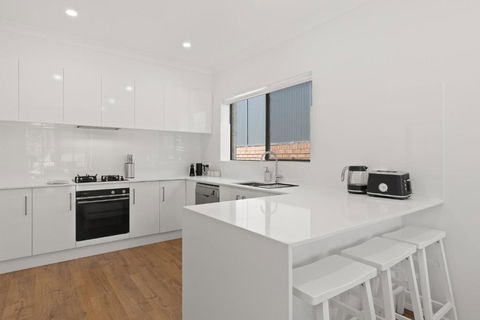 Quiet 2-Bed Retreat With Private Courtyard - Accommodation Cooktown 1