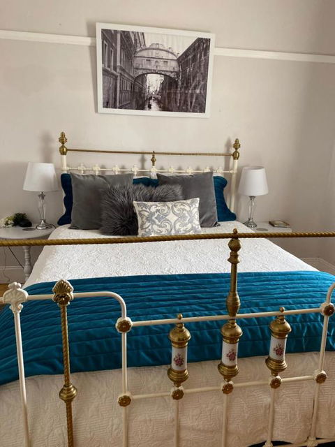 R&R Blue Diamond Luxury Cottage Maryborough, Vic - Accommodation Cooktown 1