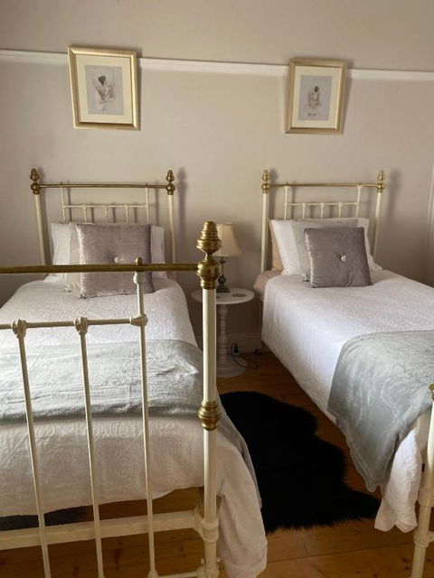 R&R Blue Diamond Luxury Cottage Maryborough, Vic - Accommodation Cooktown 2