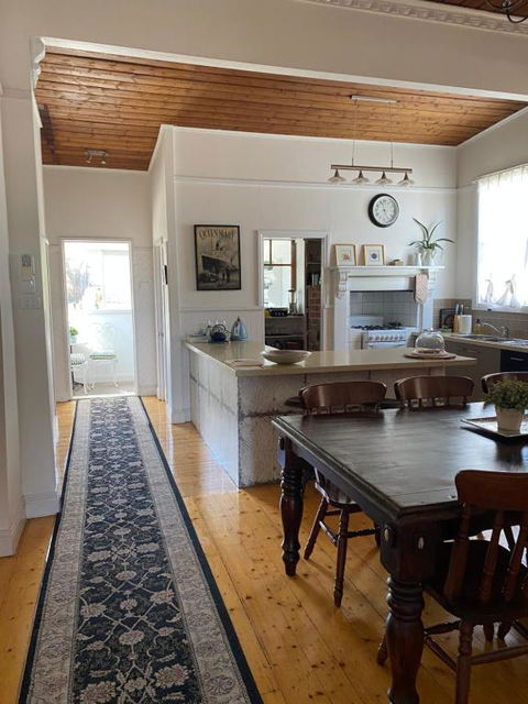 R&R Blue Diamond Luxury Cottage Maryborough, Vic - Accommodation Cooktown 3