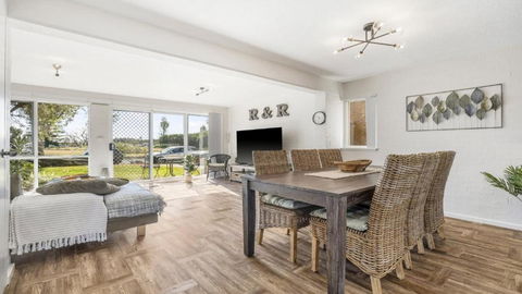 R & R Port Macquarie - Accommodation Cooktown 0