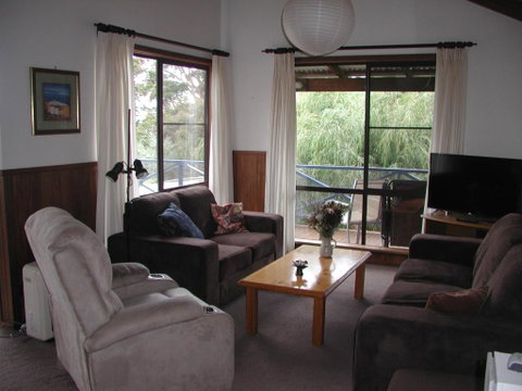 Rainbow House - Accommodation Cooktown 2