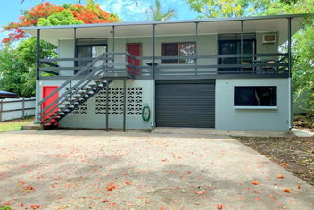 Red Door Cottage with Accommodation Cooktown
