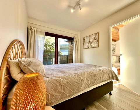 Private Access Retreat 1 Queen Bedroom W Stunning Pool And Ocean Views - Accommodation Cooktown 2