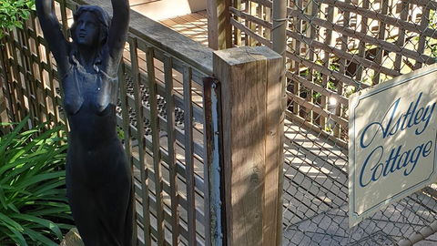 Astley Cottage - Accommodation Cooktown 2