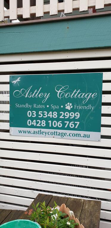 Astley Cottage - Accommodation Cooktown 0