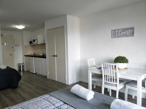 Atrium Private Stay Mandurah - Accommodation Cooktown 2