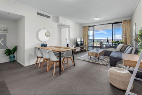 AU1 - Long Stay W Balcony RiverViews Fast WiFi - Accommodation Cooktown 1