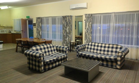 Avalon Motel - Accommodation Cooktown 2