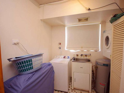 Avilla Court 2 - Accommodation Cooktown 3