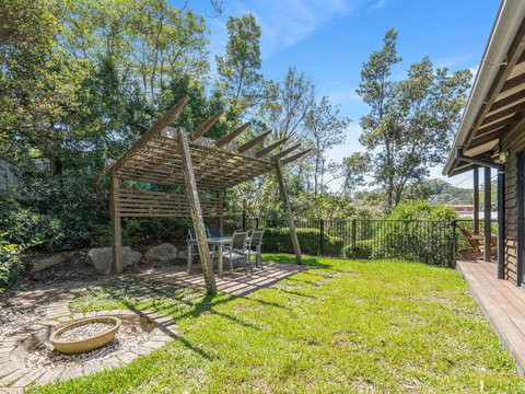 Avoca Beach Living - 84 Avoca Drive, Avoca Beach - Accommodation Cooktown 2