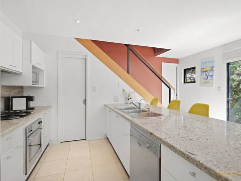 Avoca Beach Living - 84 Avoca Drive, Avoca Beach - Accommodation Cooktown 3