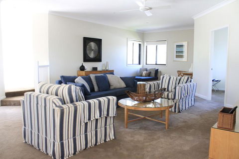 Away On Massinger Street - Accommodation Cooktown 2