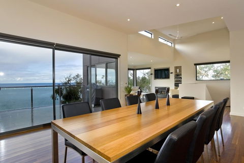 Azure - Accommodation Cooktown 3
