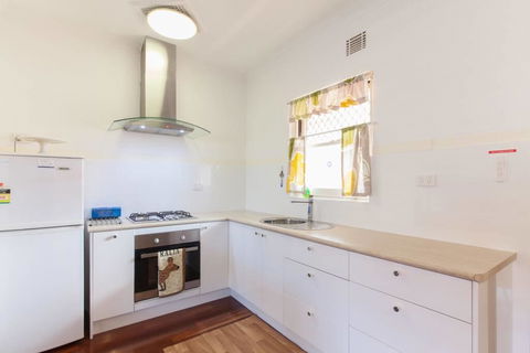 B8 Cafes, Resturants, UWA Close To SCGH - Accommodation Cooktown 2