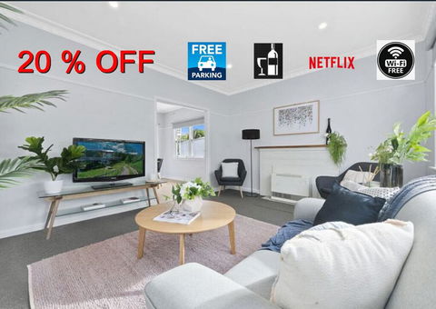 BALLARAT CLOSE 2 CBD + HOSPITAL+3BR HOME+NETFLIX + WiFi + Gift - Accommodation Cooktown 0