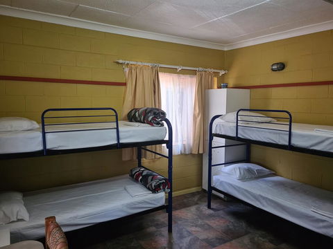 Bateman Bay Holiday Park & Batemans Bay YHA - Accommodation Cooktown 2